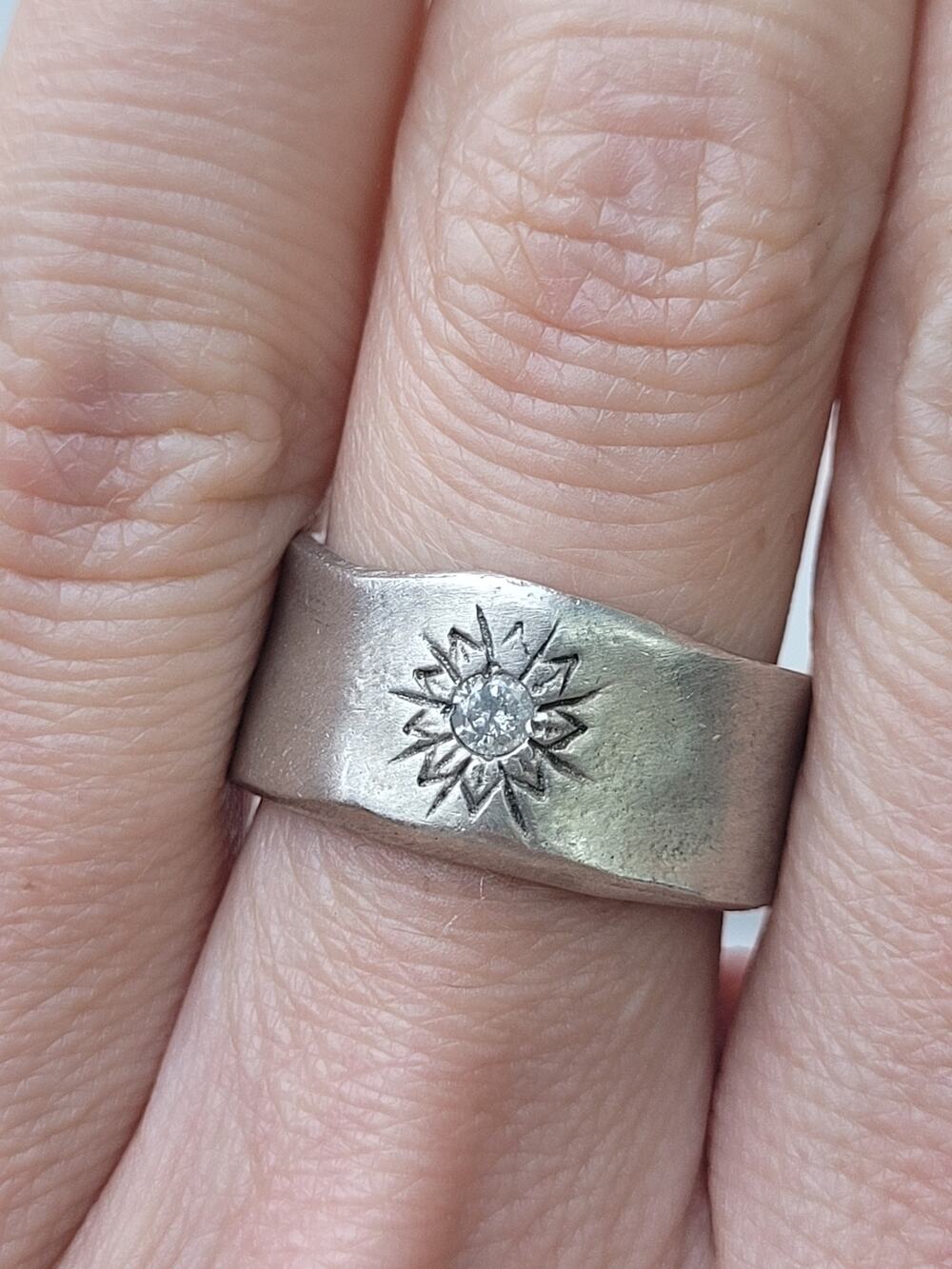 Lisa Leanard Designs Sterling Silver Diamond Ring Hammered Finish Sz 7 3/4